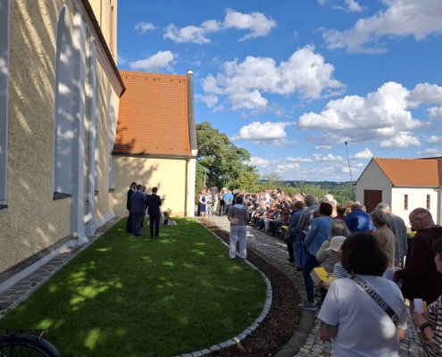 Ensemble Nobiles_Hohnstädt_Einweihung Grabplatten